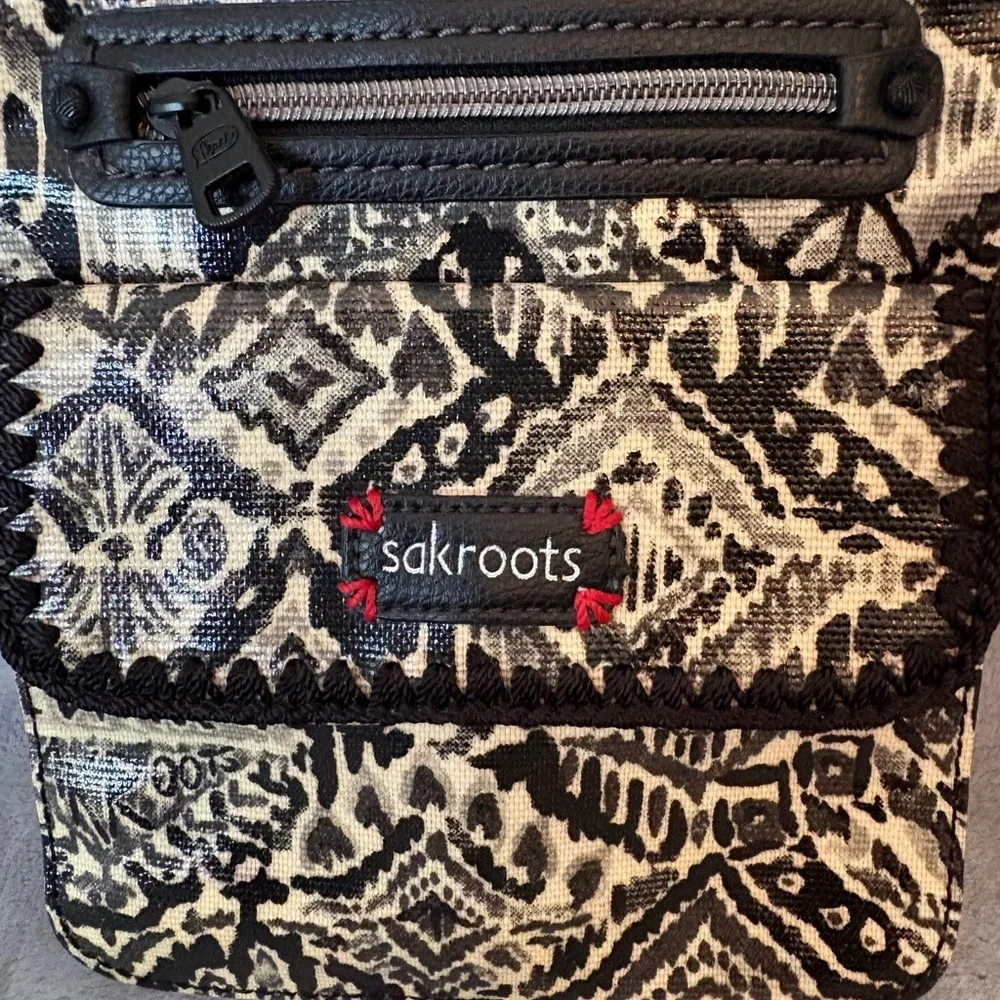 ❤️ Sakroots Artist Circle Small Flap Crossbody Messenger bag